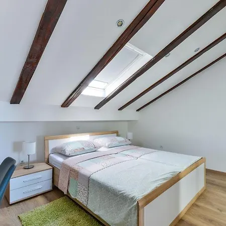 Studio In With Balcony, Air Conditioning, Wi-fi, Dishwasher Appartamento
