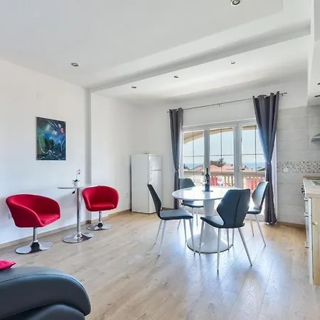 Studio In With Balcony, Air Conditioning, Wi-fi, Dishwasher Apartamento