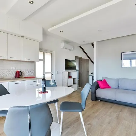 Studio In With Balcony, Air Conditioning, Wi-fi, Dishwasher Appartamento Vir