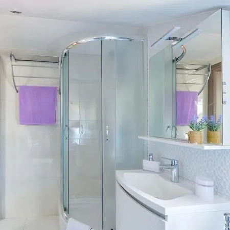 Studio In With Balcony, Air Conditioning, Wi-fi, Dishwasher Appartamento