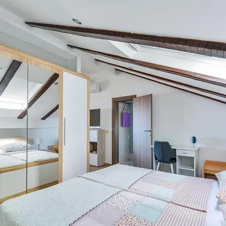Studio In With Balcony, Air Conditioning, Wi-fi, Dishwasher